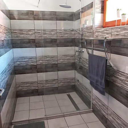 Toelgyfa Vendeghazak Apartament *