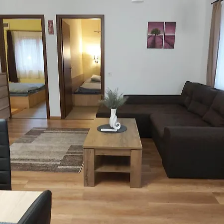 Toelgyfa Vendeghazak Apartament Kaszo