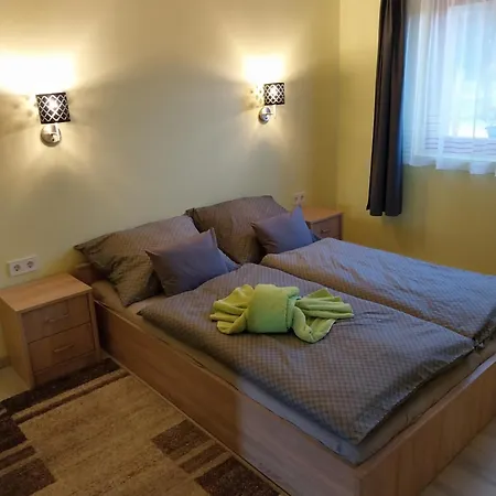 Toelgyfa Vendeghazak *