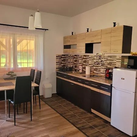 Toelgyfa Vendeghazak Apartament *